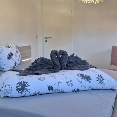 Eifelauszeit - Gross Appartement Büdesheim